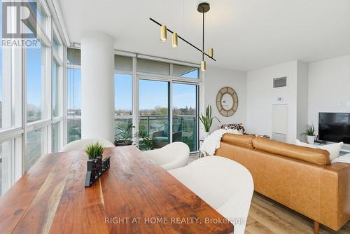 711 - 1600 Charles Street, Whitby (Port Whitby), ON - Indoor