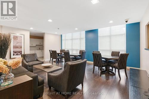 711 - 1600 Charles Street, Whitby (Port Whitby), ON - Indoor