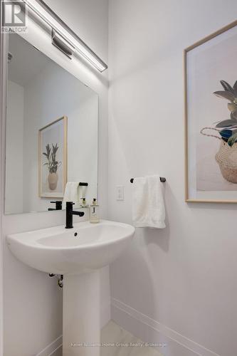 62 Lovett Lane, Guelph (Kortright West), ON - Indoor Photo Showing Bathroom