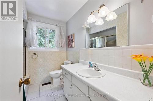 33 Hastings Boulevard, Guelph (Grange Road), ON - Indoor Photo Showing Bathroom