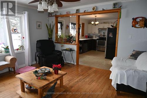 248 Cemetery Road, Gananoque, ON - Indoor Photo Showing Living Room