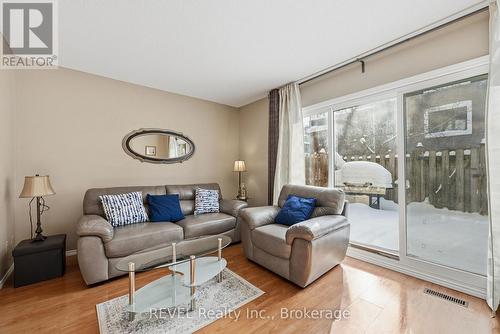 69 - 6767 Thorold Stone Road, Niagara Falls (Stamford), ON - Indoor Photo Showing Living Room
