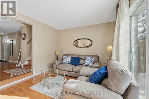69 - 6767 Thorold Stone Road, Niagara Falls (Stamford), ON - Indoor Photo Showing Living Room