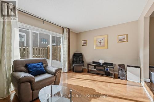 69 - 6767 Thorold Stone Road, Niagara Falls (Stamford), ON - Indoor Photo Showing Living Room
