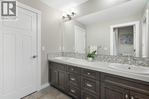52 Elgin Estates View Se, Calgary, AB - Indoor Photo Showing Bathroom