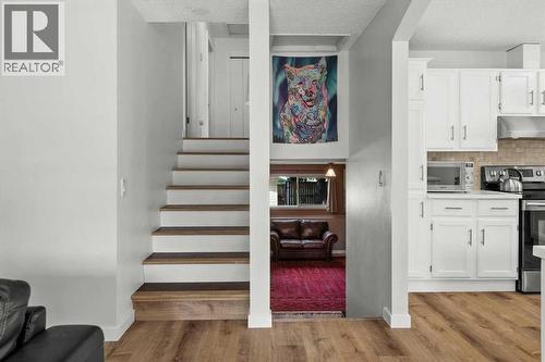 40 Bergen Place Nw, Calgary, AB - Indoor