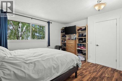40 Bergen Place Nw, Calgary, AB - Indoor Photo Showing Bedroom