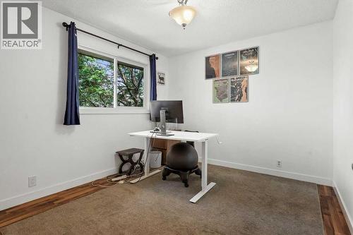 40 Bergen Place Nw, Calgary, AB - Indoor Photo Showing Office