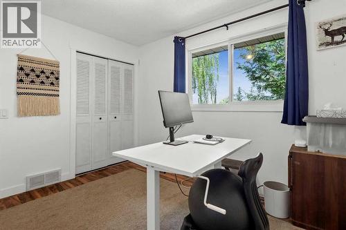 40 Bergen Place Nw, Calgary, AB - Indoor Photo Showing Office
