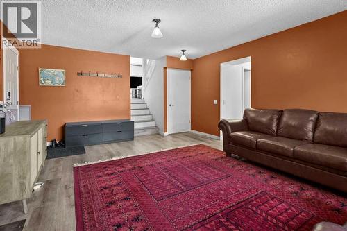 40 Bergen Place Nw, Calgary, AB - Indoor Photo Showing Living Room