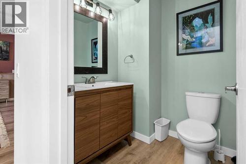 40 Bergen Place Nw, Calgary, AB - Indoor Photo Showing Bathroom