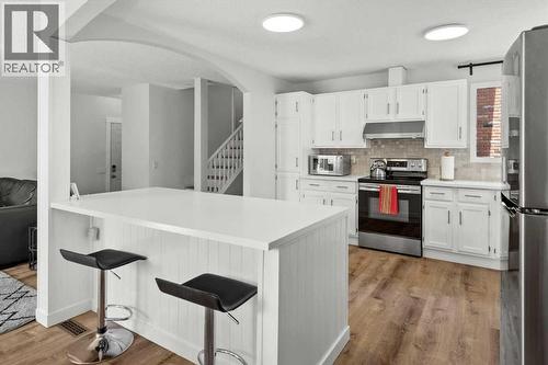 40 Bergen Place Nw, Calgary, AB - Indoor Photo Showing Kitchen With Stainless Steel Kitchen