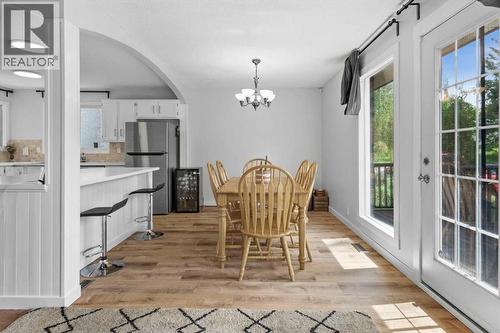 40 Bergen Place Nw, Calgary, AB - Indoor Photo Showing Dining Room