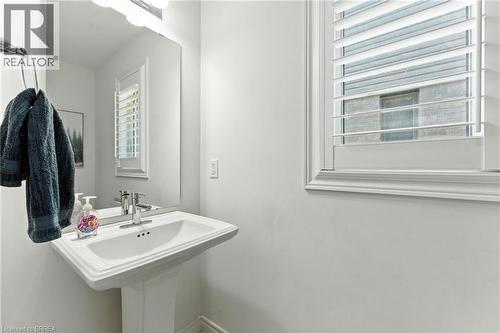 38 Lydia Lane, Paris, ON - Indoor Photo Showing Bathroom