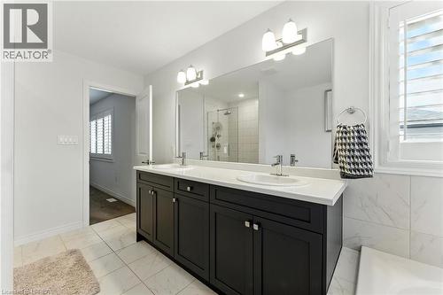 38 Lydia Lane, Paris, ON - Indoor Photo Showing Bathroom