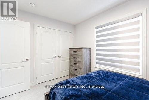 31 Frederick Taylor Way, East Gwillimbury, ON - Indoor Photo Showing Bedroom