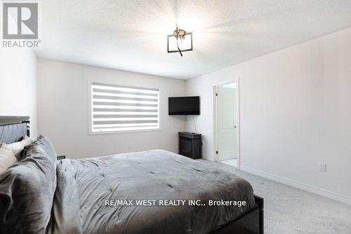 31 Frederick Taylor Way, East Gwillimbury, ON - Indoor Photo Showing Bedroom
