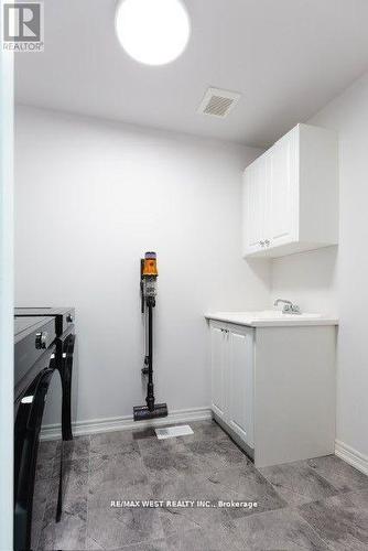 31 Frederick Taylor Way, East Gwillimbury, ON - Indoor Photo Showing Laundry Room