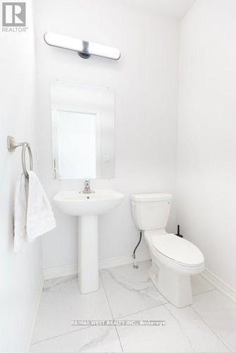 31 Frederick Taylor Way, East Gwillimbury, ON - Indoor Photo Showing Bathroom