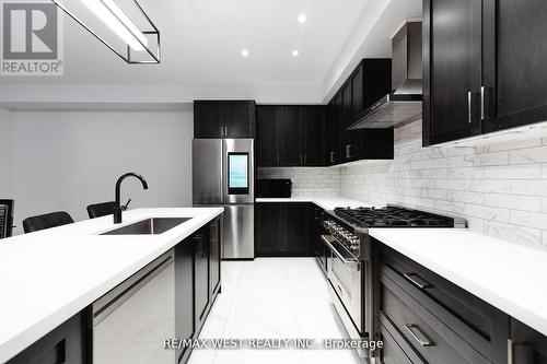 31 Frederick Taylor Way, East Gwillimbury, ON - Indoor Photo Showing Kitchen With Stainless Steel Kitchen With Upgraded Kitchen