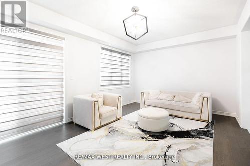 31 Frederick Taylor Way, East Gwillimbury, ON - Indoor