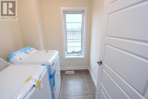 2 Sundin Drive S, Haldimand, ON - Indoor Photo Showing Laundry Room