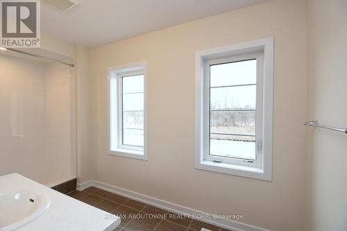 2 Sundin Drive S, Haldimand, ON - Indoor Photo Showing Other Room