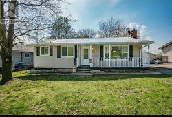 98 THE QUEENSWAY SOUTH AVENUE S Georgina, ON L4P 1Z4