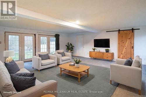 3021 Pinegrove Road, Springwater, ON - Indoor Photo Showing Living Room