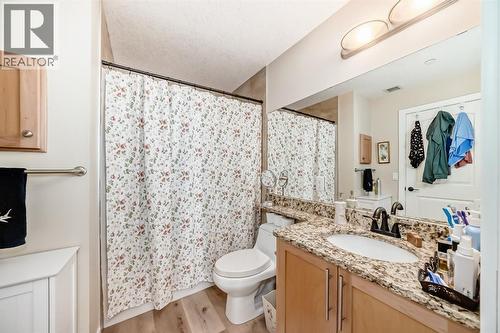 111, 1005B Westmount Drive, Strathmore, AB - Indoor Photo Showing Bathroom