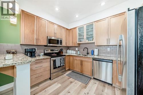 111, 1005B Westmount Drive, Strathmore, AB - Indoor Photo Showing Kitchen