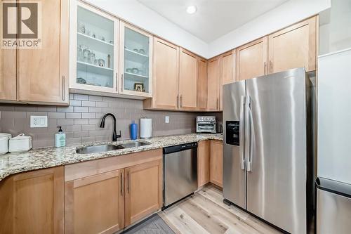111, 1005B Westmount Drive, Strathmore, AB - Indoor Photo Showing Kitchen With Double Sink
