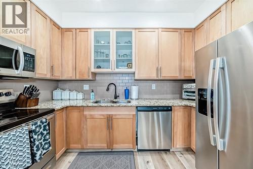 111, 1005B Westmount Drive, Strathmore, AB - Indoor Photo Showing Kitchen
