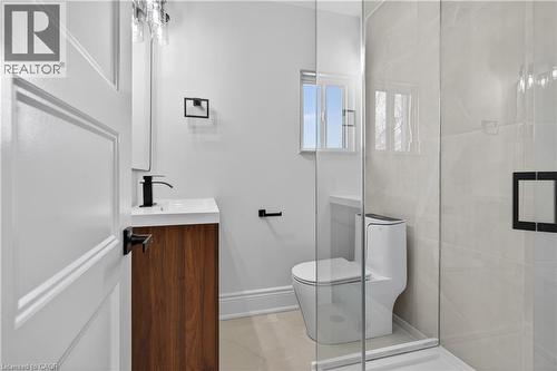 23 Edward Street, Hamilton, ON - Indoor Photo Showing Bathroom