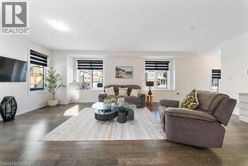 175 Blackbird Way, Mount Hope, ON - Indoor Photo Showing Living Room