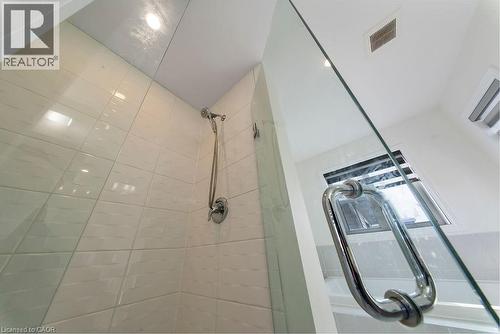 175 Blackbird Way, Mount Hope, ON - Indoor Photo Showing Bathroom