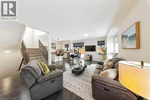 175 Blackbird Way, Mount Hope, ON - Indoor Photo Showing Living Room