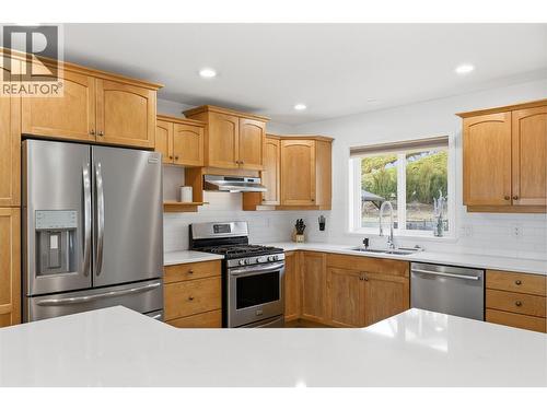 1492 Longley Crescent, Kelowna, BC - Indoor Photo Showing Kitchen