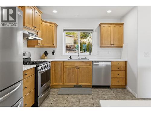 1492 Longley Crescent, Kelowna, BC - Indoor Photo Showing Kitchen