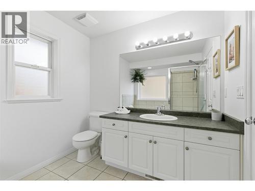 1492 Longley Crescent, Kelowna, BC - Indoor Photo Showing Bathroom