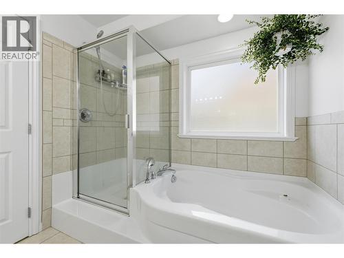 1492 Longley Crescent, Kelowna, BC - Indoor Photo Showing Bathroom