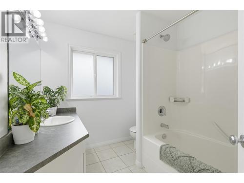 1492 Longley Crescent, Kelowna, BC - Indoor Photo Showing Bathroom