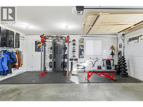 1492 Longley Crescent, Kelowna, BC - Indoor Photo Showing Garage