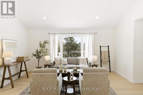 40 Hutchinson Court, Trent Hills, ON - Indoor Photo Showing Living Room