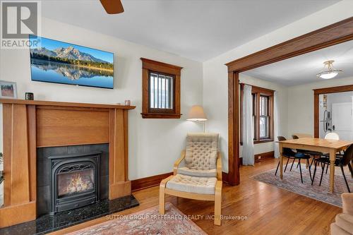 18 Tecumseh Avenue E, London South (South F), ON - Indoor Photo Showing Living Room With Fireplace