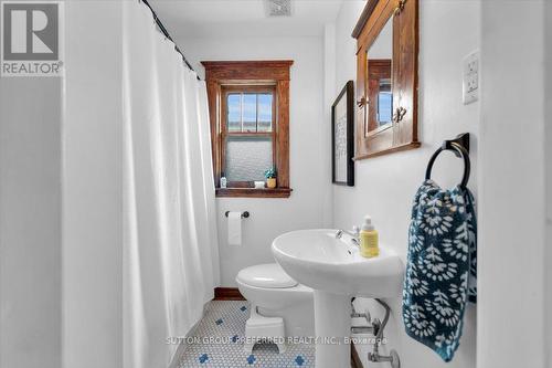 18 Tecumseh Avenue E, London South (South F), ON - Indoor Photo Showing Bathroom