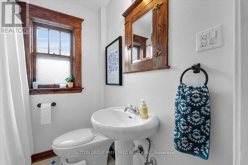 18 Tecumseh Avenue E, London South (South F), ON - Indoor Photo Showing Bathroom