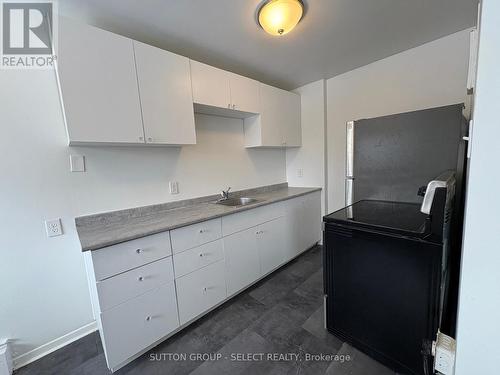308 - 1174 Hamilton Road, London East (East O), ON - Indoor Photo Showing Kitchen