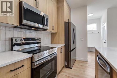 267 Sora Boulevard, Calgary, AB - Indoor Photo Showing Kitchen