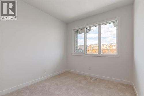 267 Sora Boulevard, Calgary, AB - Indoor Photo Showing Other Room